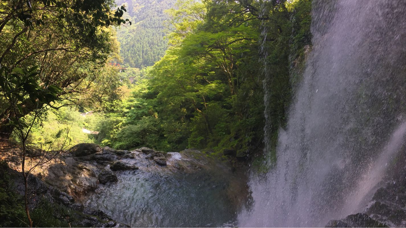 平和の滝
