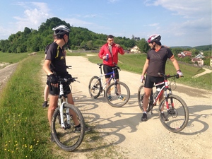 Hebe Bild 1 entlang der Bikemap-Route "Brief bike tour from 22.05.2016, 17:21" hervor