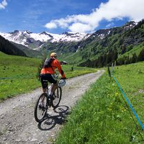 Lac de Gers and above
