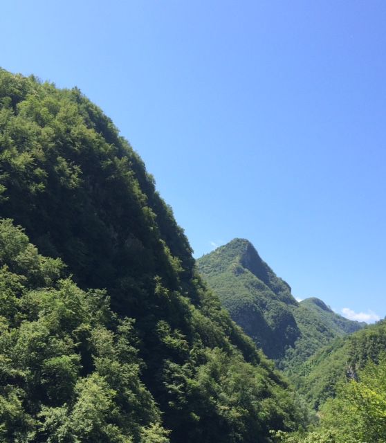 Garfagnana. Vergemoli-Eremo di Calomini-Grotta del Vento