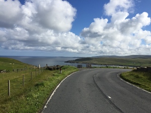 Hebe Bild 2 entlang der Bikemap-Route "13_Lerwick-Levenwick_2016-07-01" hervor