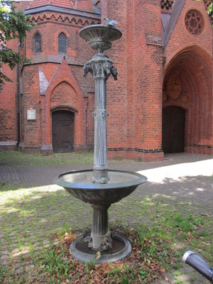 Hebe Bild 5 entlang der Bikemap-Route "Brunnenrunde Hannover West " hervor