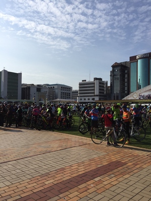 Hebe Bild 2 entlang der Bikemap-Route "Riadah Berbasikal Keputeraan 2016" hervor