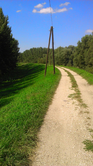 Hebe Bild 6 entlang der Bikemap-Route "Neded-Palarikovo-Kolarovo-Neded" hervor