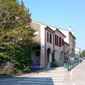 Hebe Bild 6 entlang der Bikemap-Route "Bike Tour from Baruchella to Treviso" hervor