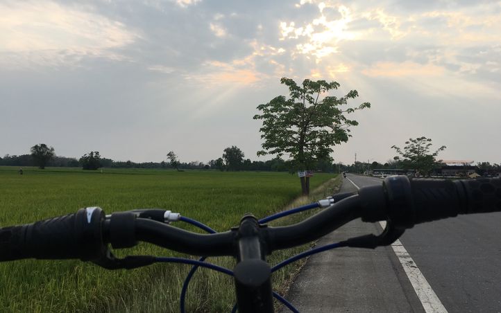 Hebe Bild 1 entlang der Bikemap-Route "Quick bike tour from (null) to หาดกรวด" hervor