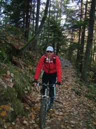 Hebe Bild 7 entlang der Bikemap-Route "Donji Vakuf-Bugojno-Koprivnica-Vrana-Kupres-Ajvatovica-Prusac Donji Vakuf" hervor