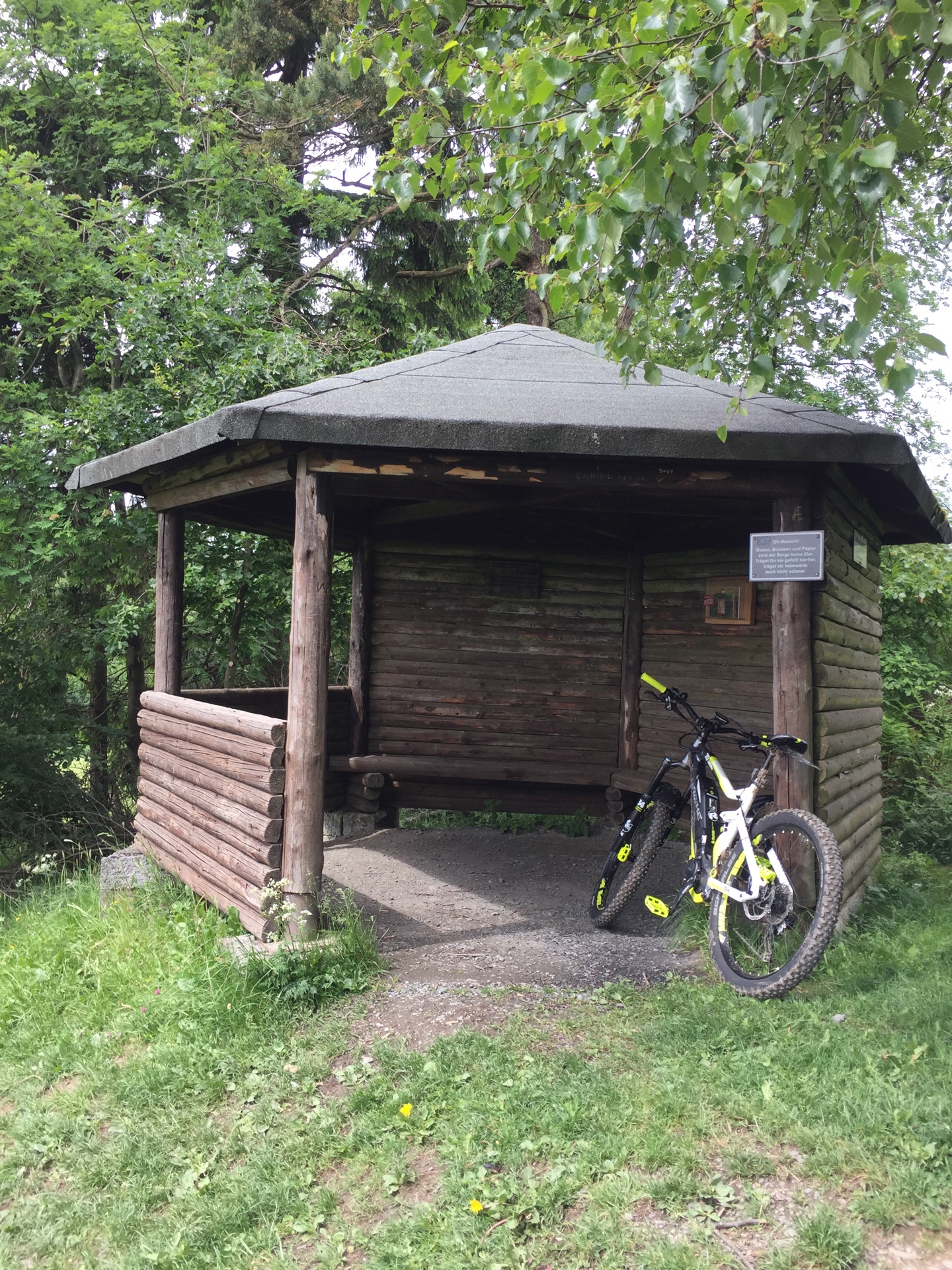 Hebe Bild 1 entlang der Bikemap-Route "Aufnahme vom 05.06.2017, 13:02" hervor