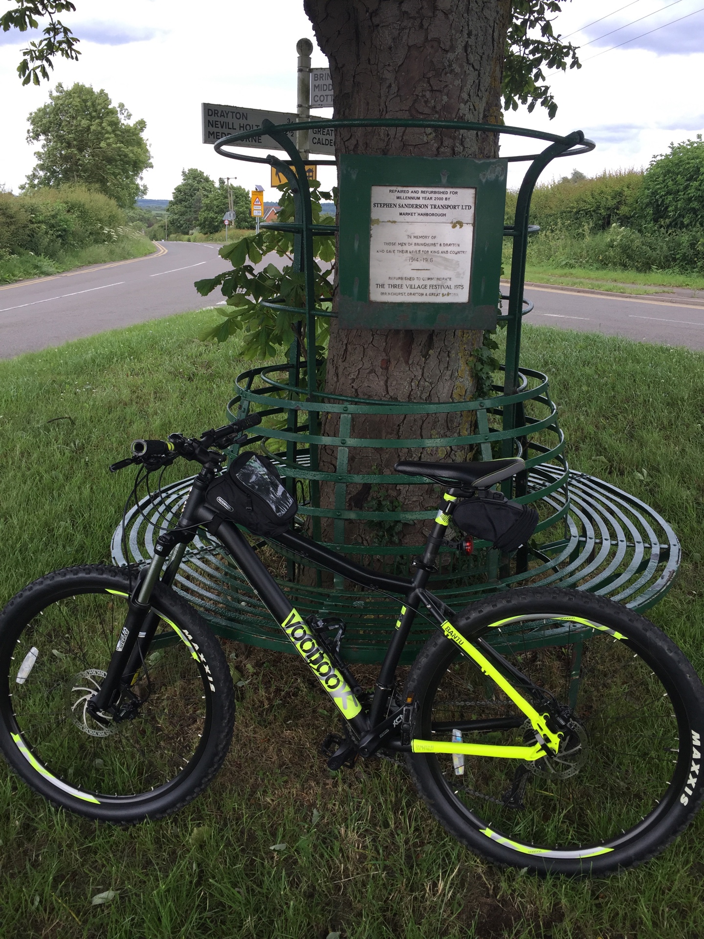 Hebe Bild 3 entlang der Bikemap-Route "Long bike tour through Corby" hervor