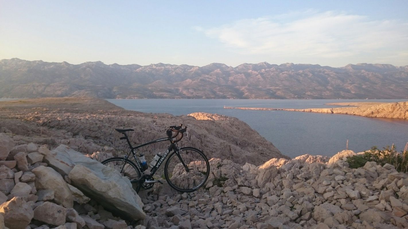 Lengthy bike tour through Mandre