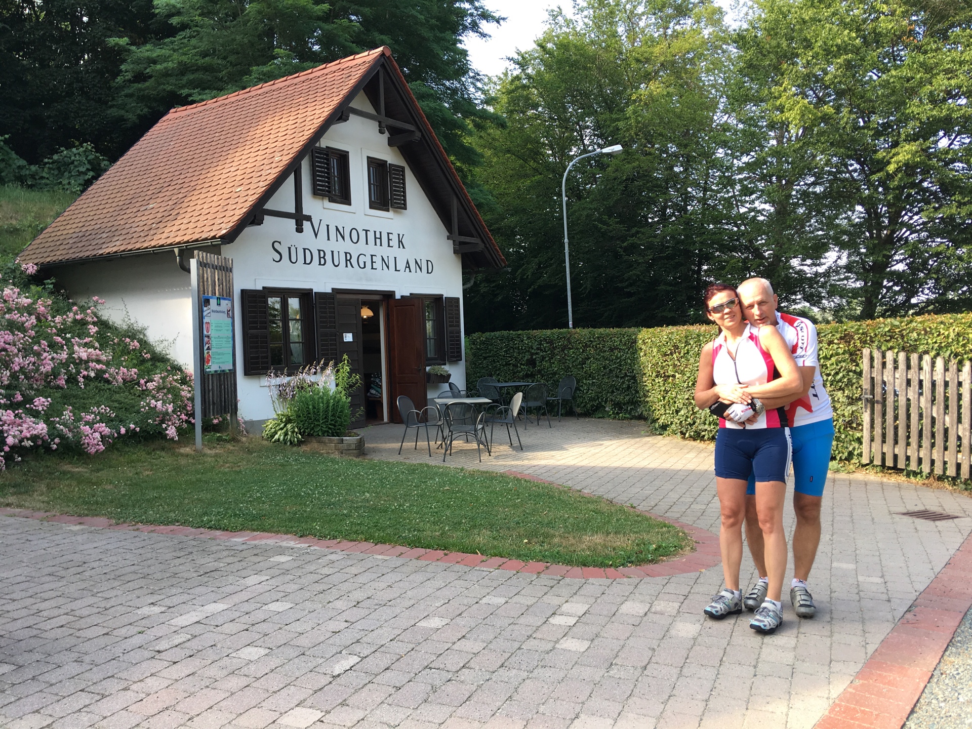 Hebe Bild 1 entlang der Bikemap-Route "Alex7 & Co Bike Güssing 24.06.17" hervor Hebe Bild 1 entlang der Bikemap-Route "Alex7 & Co Bike Güssing 24.06.17" hervor