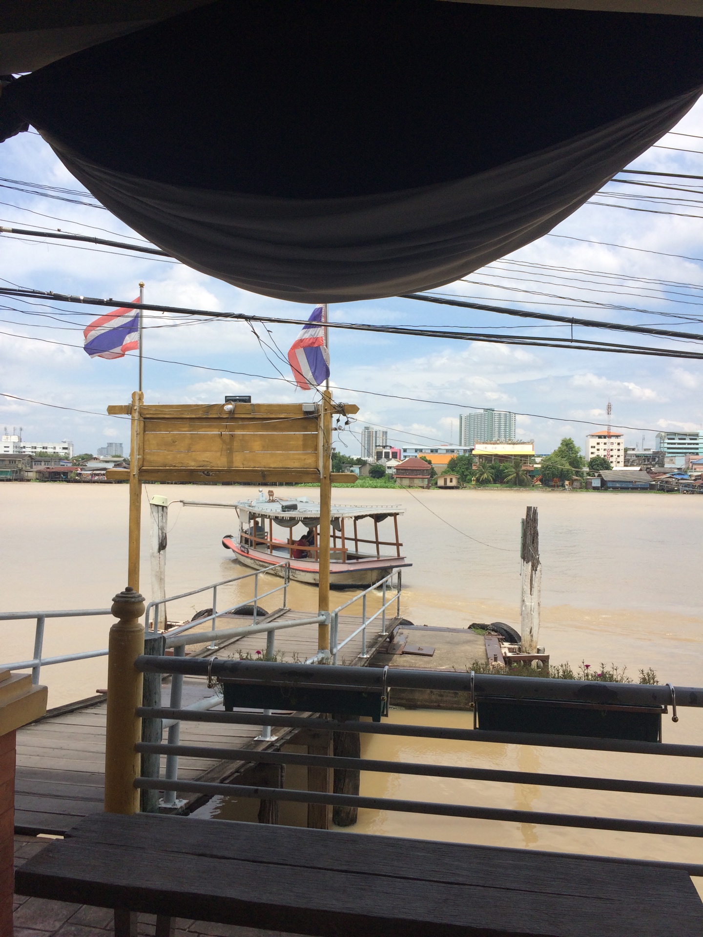 Hebe Bild 1 entlang der Bikemap-Route "วัดเตย - ตลาดน้ำลำพญา" hervor