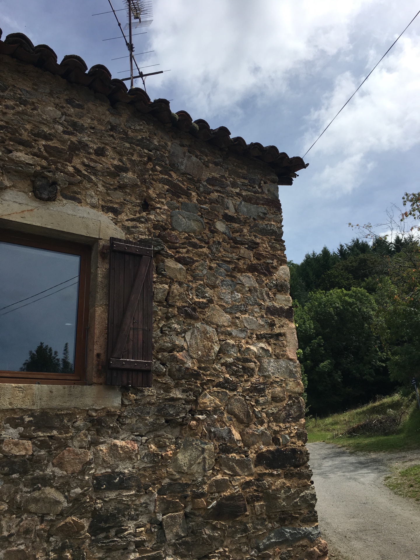 Hebe Bild 2 entlang der Bikemap-Route "Combenegre Aveyron Lezert" hervor Hebe Bild 2 entlang der Bikemap-Route "Combenegre Aveyron Lezert" hervor