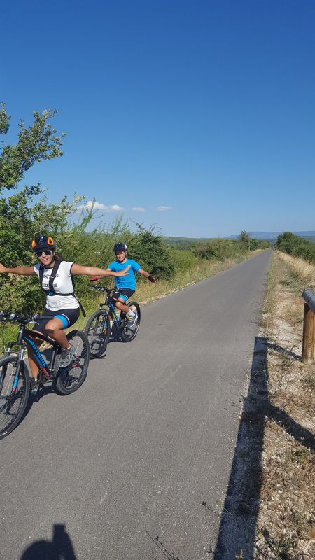 Cabrières-d'Avignon bike tour