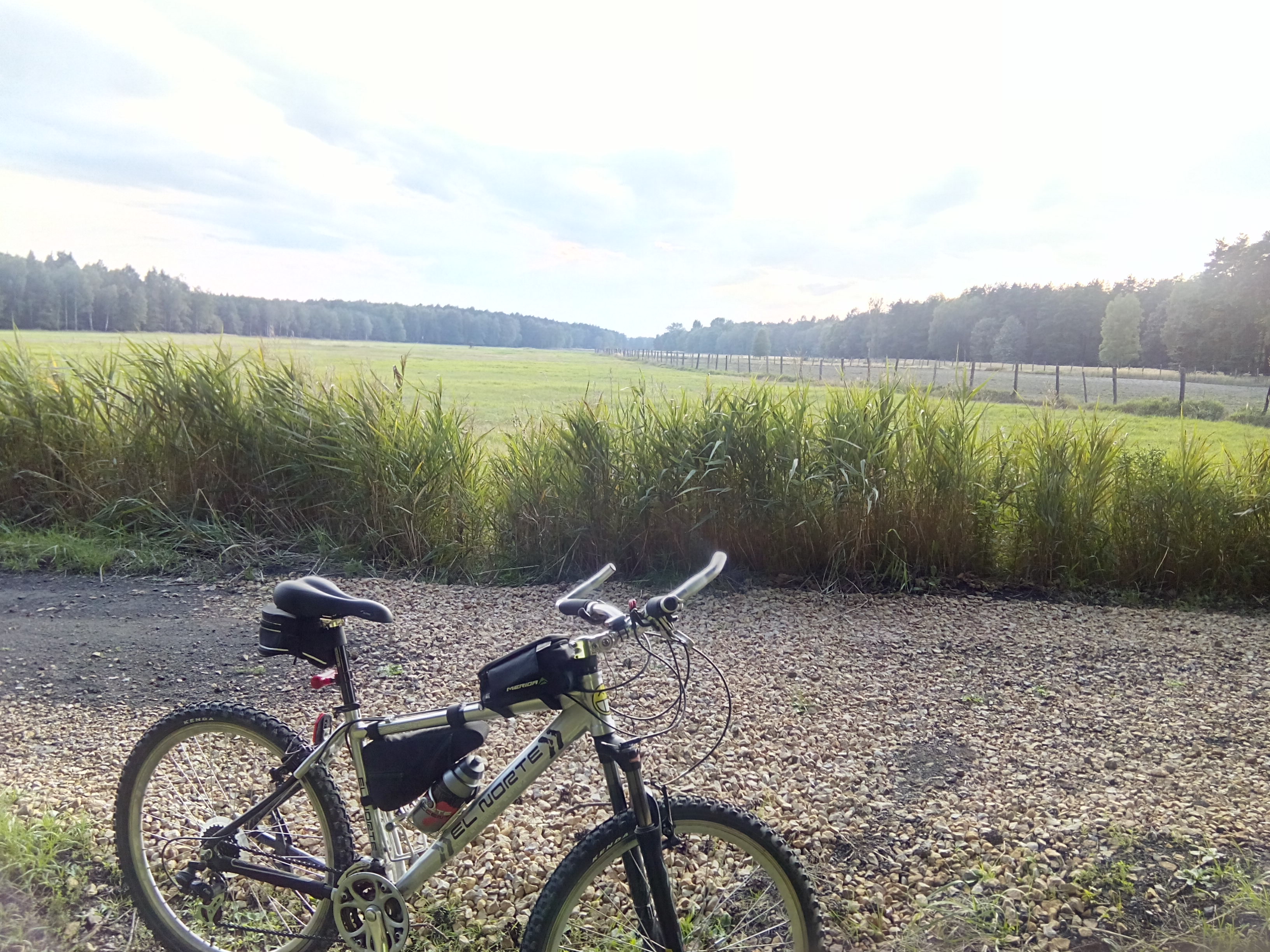 Hebe Bild 1 entlang der Bikemap-Route "2017 Staw Barbara Janina" hervor Hebe Bild 1 entlang der Bikemap-Route "2017 Staw Barbara Janina" hervor