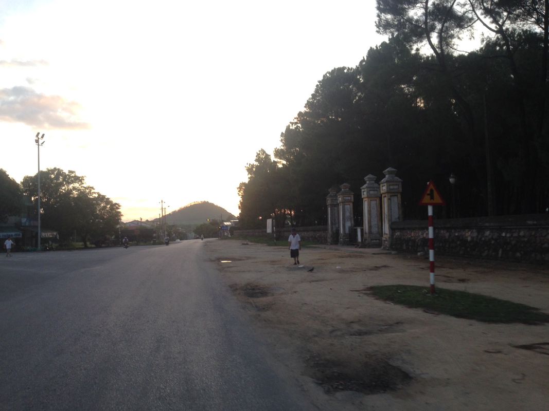 Huế - Chùa Phật đứng