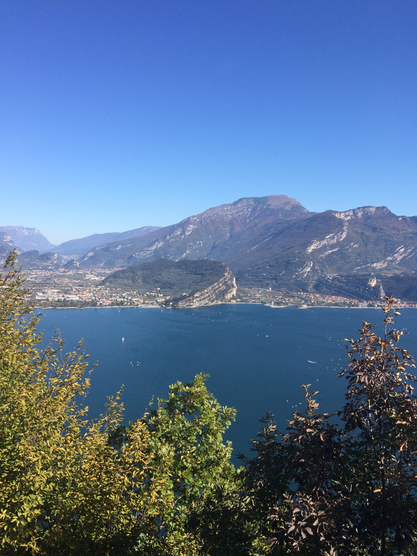 Hebe Bild 4 entlang der Bikemap-Route "Ausfahrt von Riva del Garda nach Nago-Torbole (Naag-Turbel)" hervor