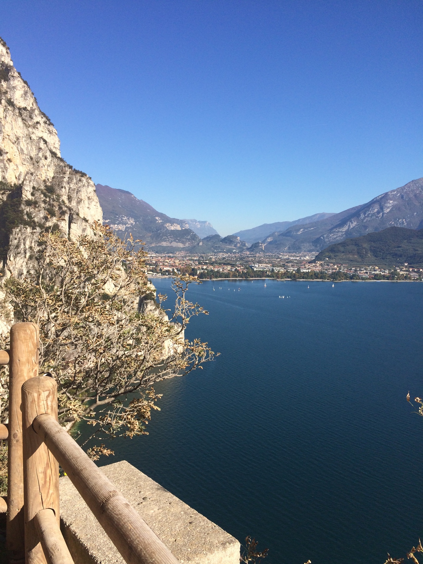 Hebe Bild 1 entlang der Bikemap-Route "Ausfahrt von Riva del Garda nach Nago-Torbole (Naag-Turbel)" hervor