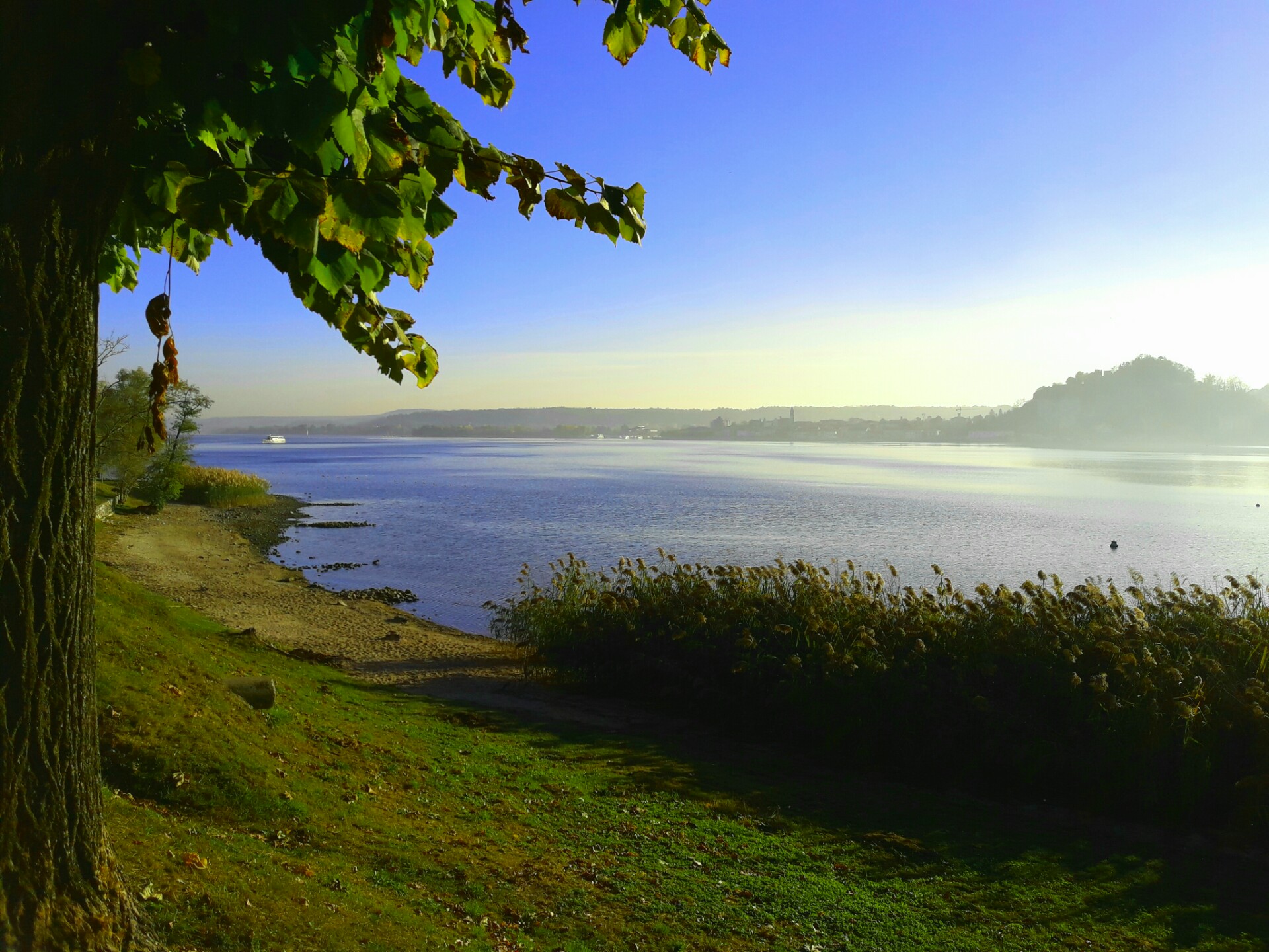 Lengthy bike tour through Arona