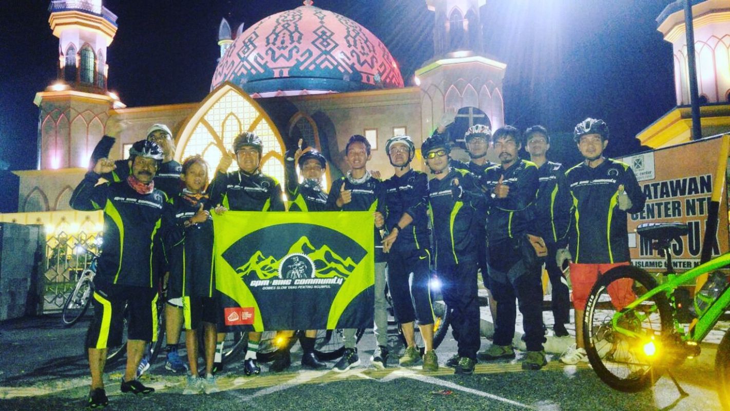 bike tour through Cakranegara Utara