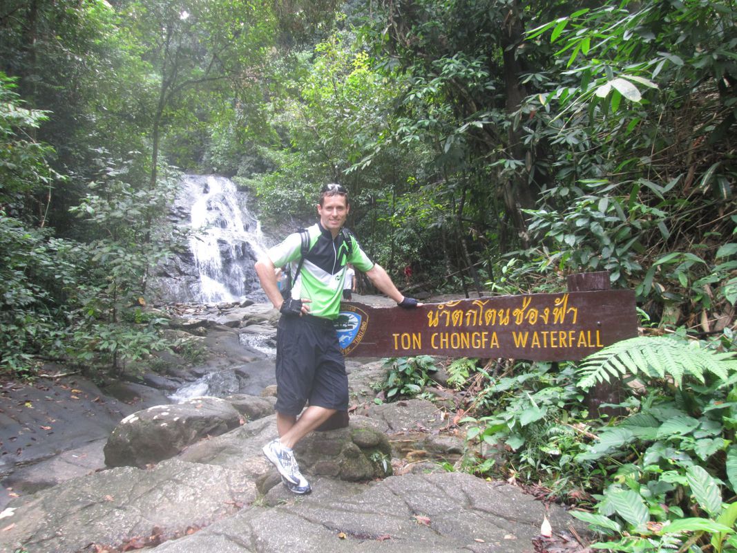 Khao Lak, Ton Chong Fa Wasserfall und Tsunami-Gedenkstätte