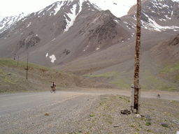 Hebe Bild 4 entlang der Bikemap-Route "Karakol-Enilchek-Helipad Khan Tengri" hervor