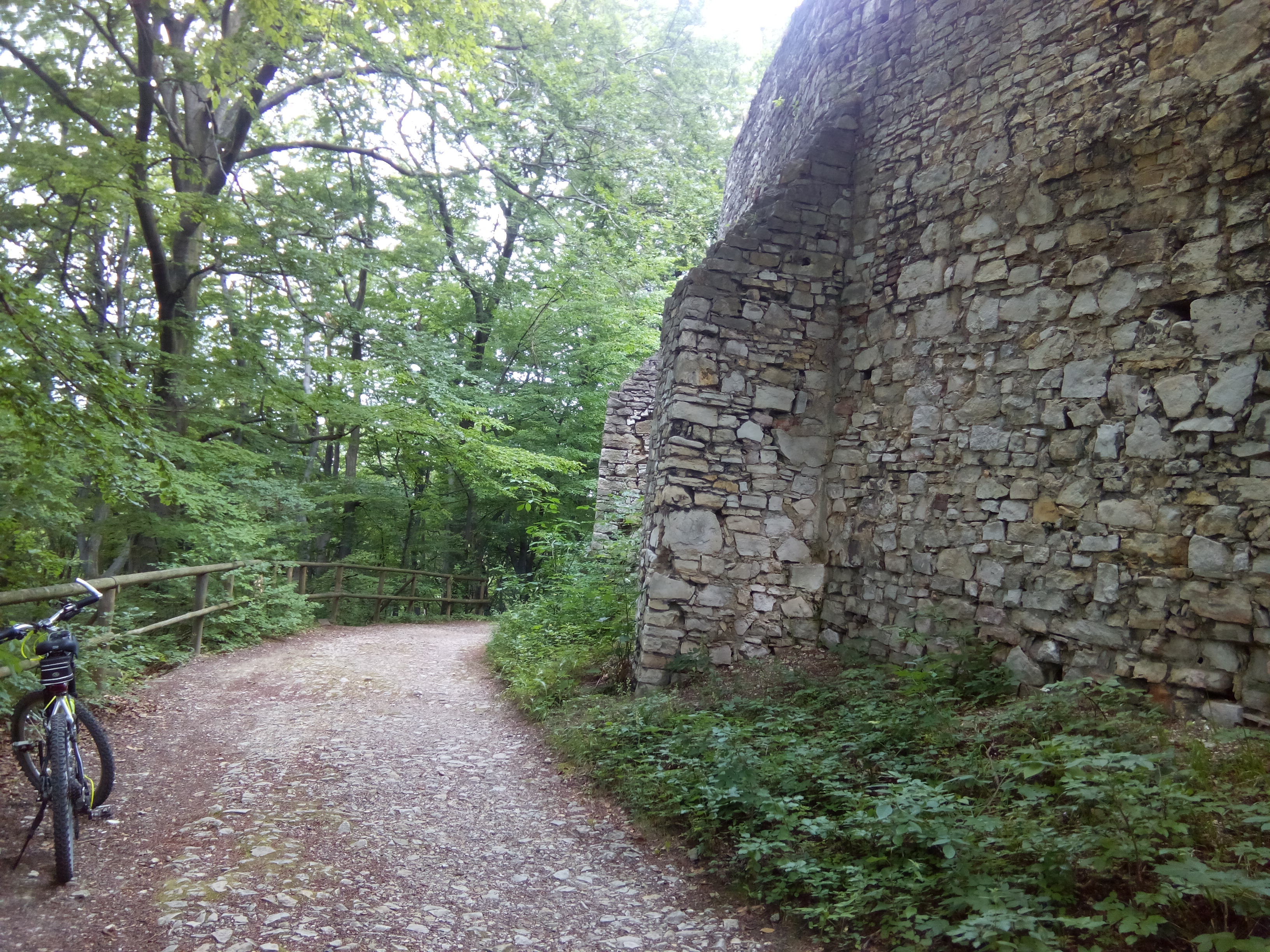 Highlight 4 along the Bikemap route "2018/15 Burg Lipowiec, Ruins of Castle Lipowiec"