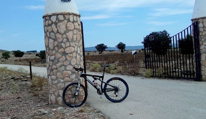 Photo 1 of the Bikemap route "yecla-campules-caudete-el cuchillo-yecla"