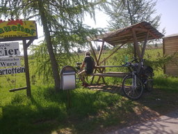 Hebe Bild 1 entlang der Bikemap-Route "Mockritz-Bannewitz-Possendorf-Kreischa-Elberadweg" hervor