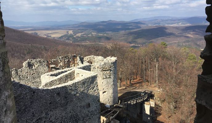Foto 1 de la ruta de Bikemap "Vrchol č. 18 VKT 2019 - Uhrovský hrad"
