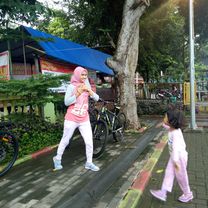 deket2an ajah, sambil breakfast