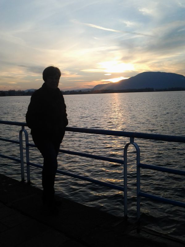 Photo 1: 