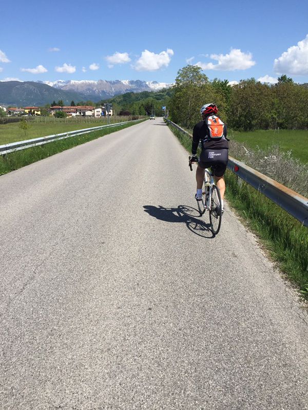 Giro a velocità lenta in Amaro