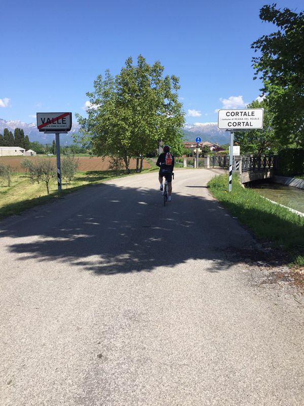 Giro a velocità lenta in Amaro