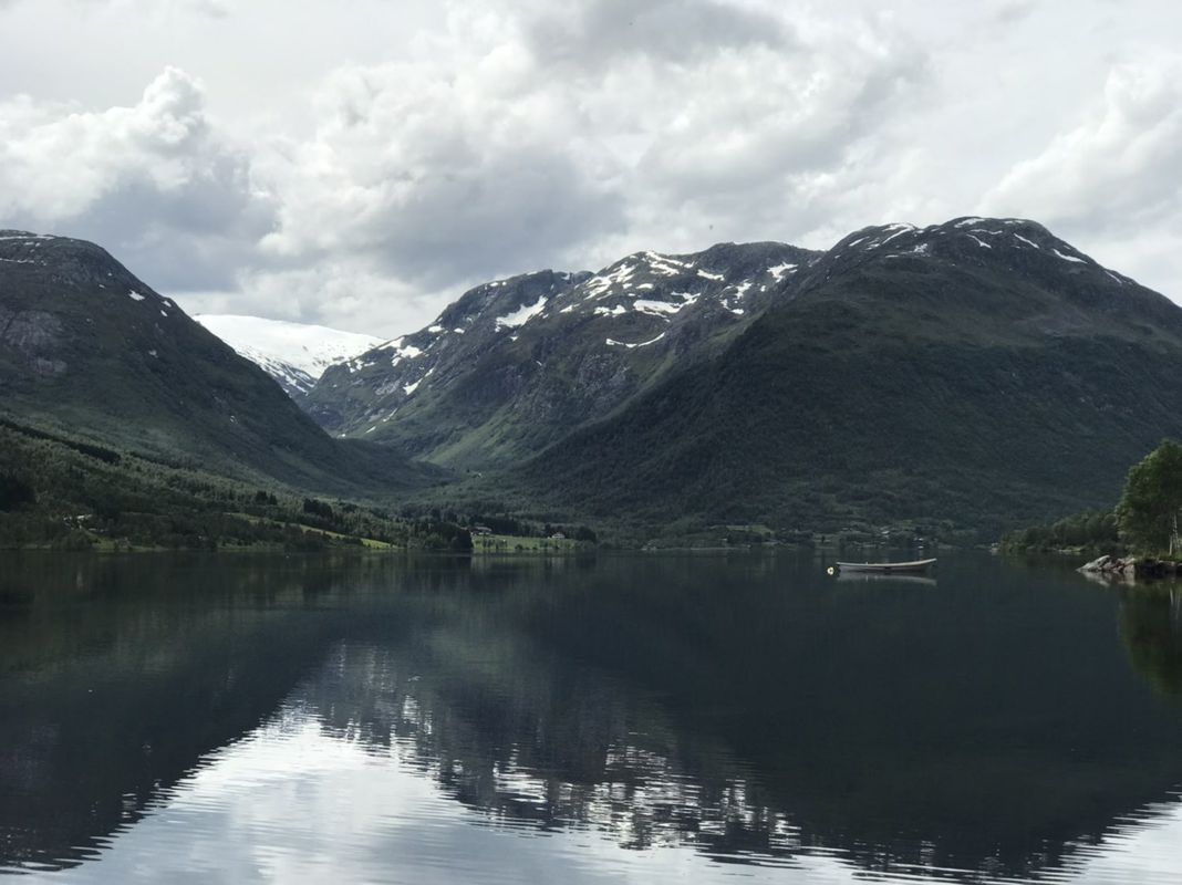 from the camping to the end of the lake