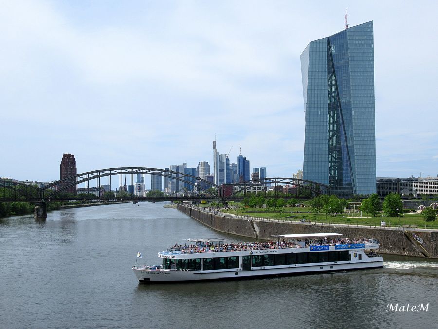 Hebe Bild 12 entlang der Bikemap-Route "2019 Frankfurt am Main" hervor