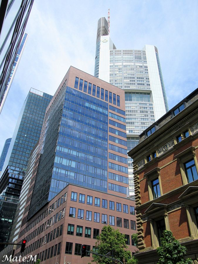 Hebe Bild 10 entlang der Bikemap-Route "2019 Frankfurt am Main" hervor