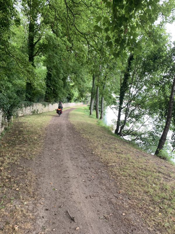 Moderate route in Courtemont-Varennes