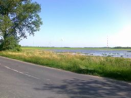 Hebe Bild 1 entlang der Bikemap-Route "KN - Mocsa - Kocs - Ács - KN" hervor