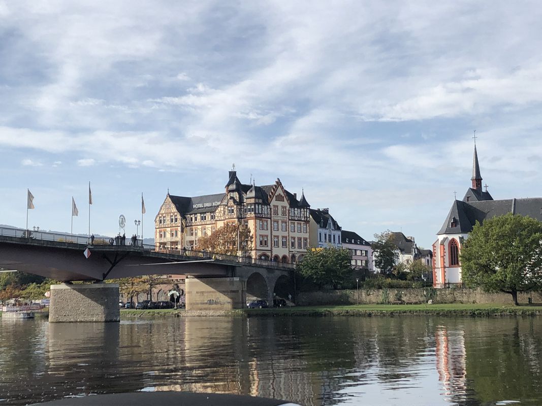 Gerade Fahrt in Graach an der Mosel