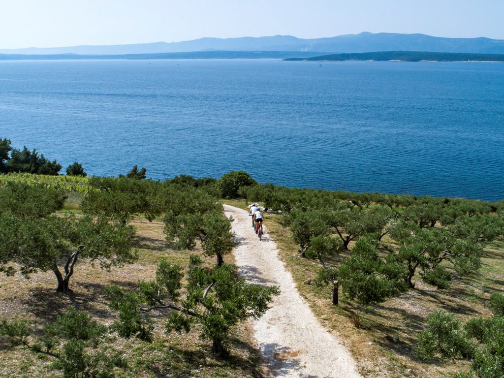 Skretanje Blaca - Dragovode - Obršje - Murvica - Bol 29km