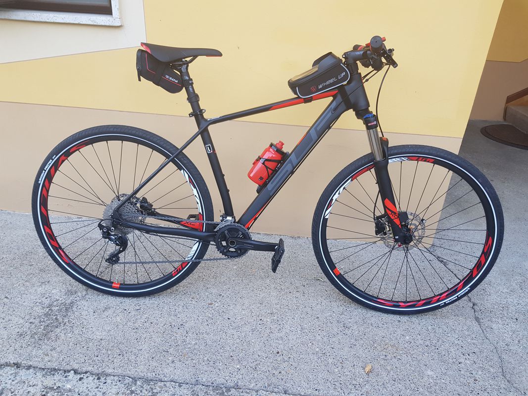 Giro a velocità lenta in Corte De' Frati