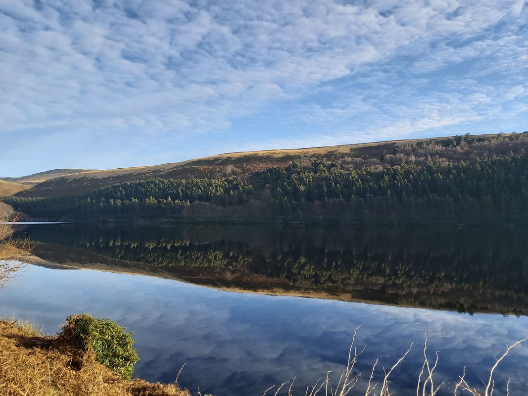 Loop around Howden reservoir with pit stop