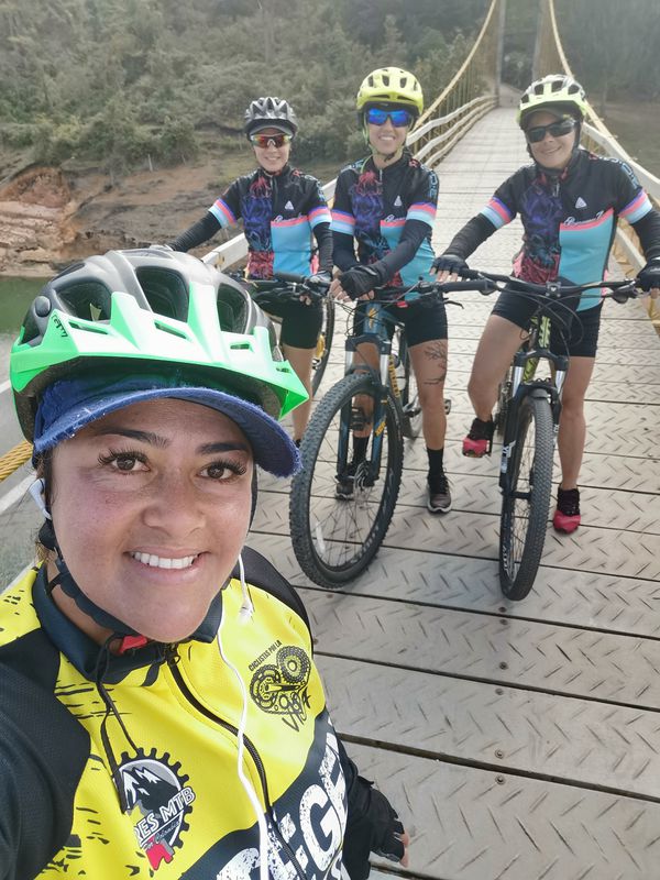 quebrada arriba, Peña, sonadora, piedra Ruta constante en Colombia
