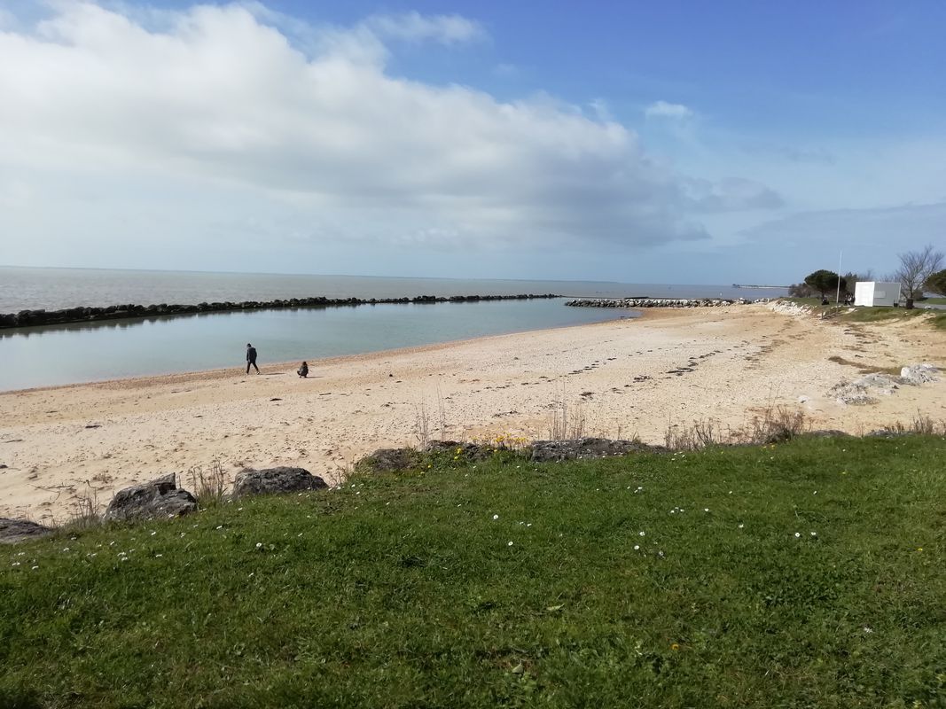 Itinéraire touristique, vue sur les ponts de tonnay Charente, transbordeur et martrou. vue sur l'île madame, la cité de brouage, le bord de mer. tout simplement