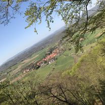 Netra, Dreiherrnstein, Heldrastein