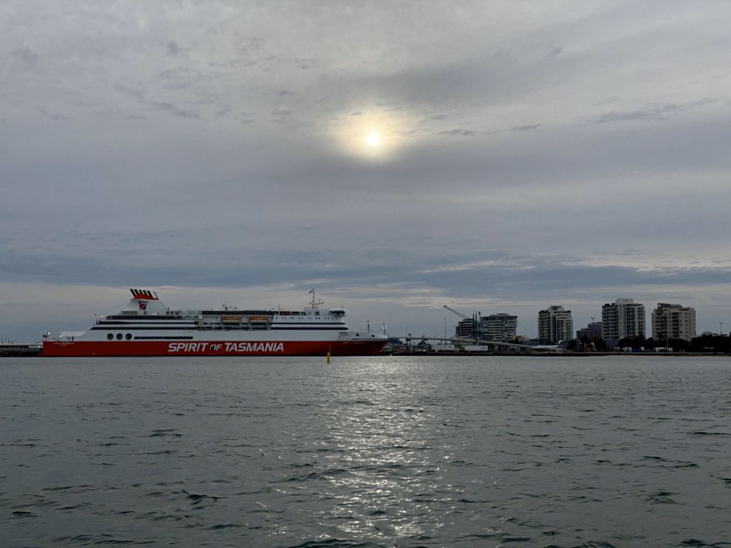 677 La Trobe Street, Docklands to 677 La Trobe Street, Docklands