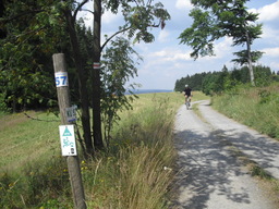 Hebe Bild 7 entlang der Bikemap-Route "GER Frankenwald Neumühle - Mittelberg" hervor