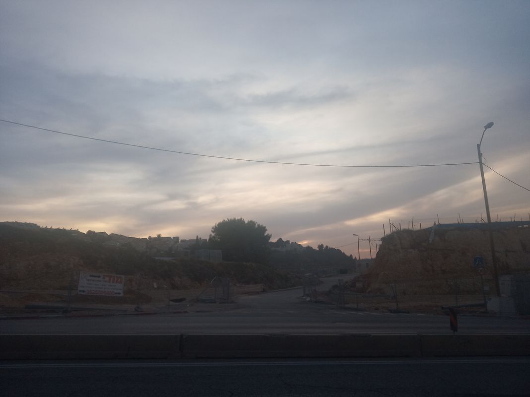 От Moshe Yustman Street 8, Jerusalem до Moshe Yustman Street 6, Jerusalem