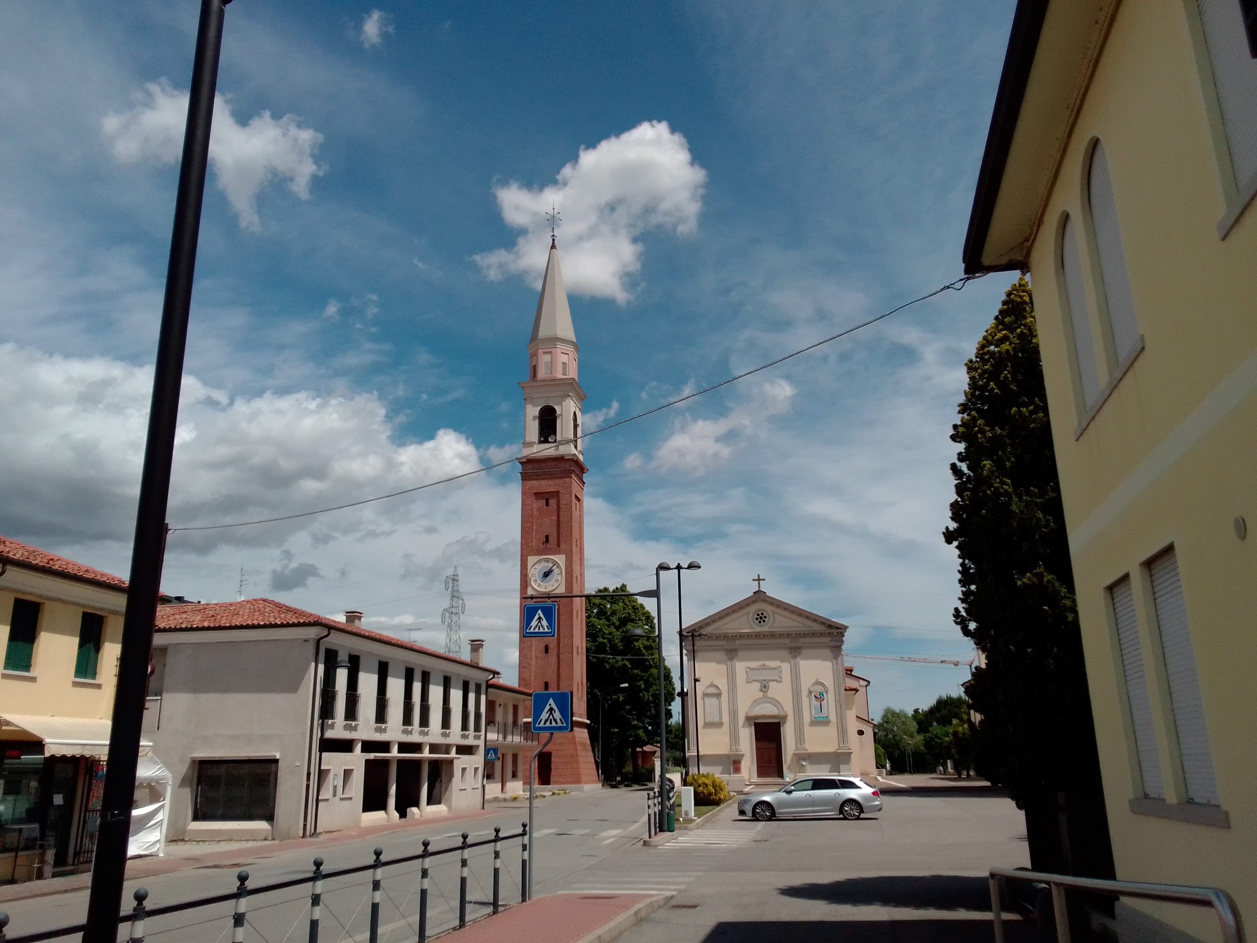 Hebe Bild 18 entlang der Bikemap-Route "TREVISO-OSTIGLIA 4 - DA PIOMBINO DESE A CAMPOSAMPIERO E RITORNO" hervor